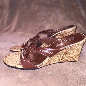 Franco Sarto Sz 7.5M brwn/tan 3.25” wedge sandals